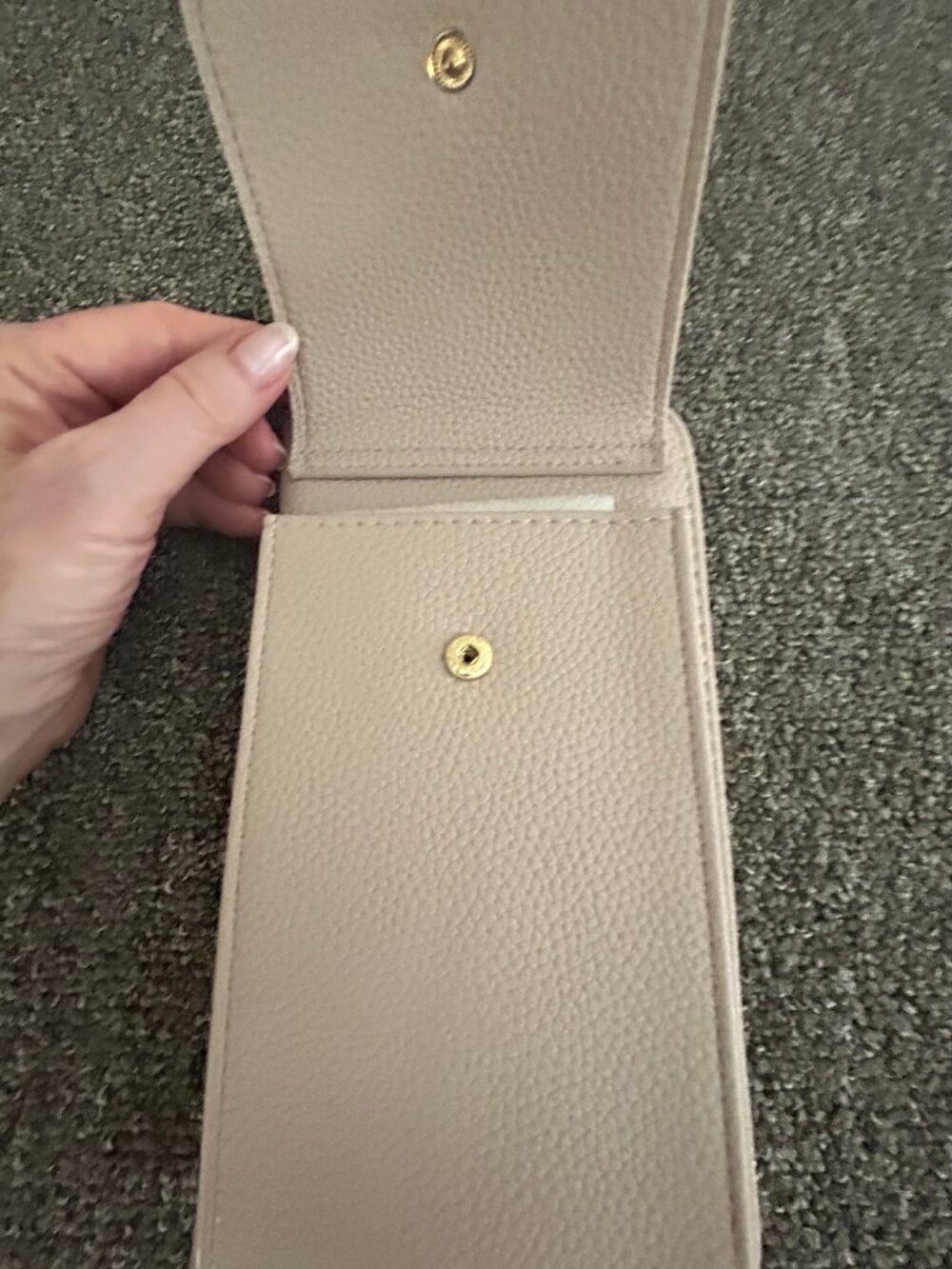 KEDZIE Eclipse Smartphone Crossbody Bag - Picture 4 of 5